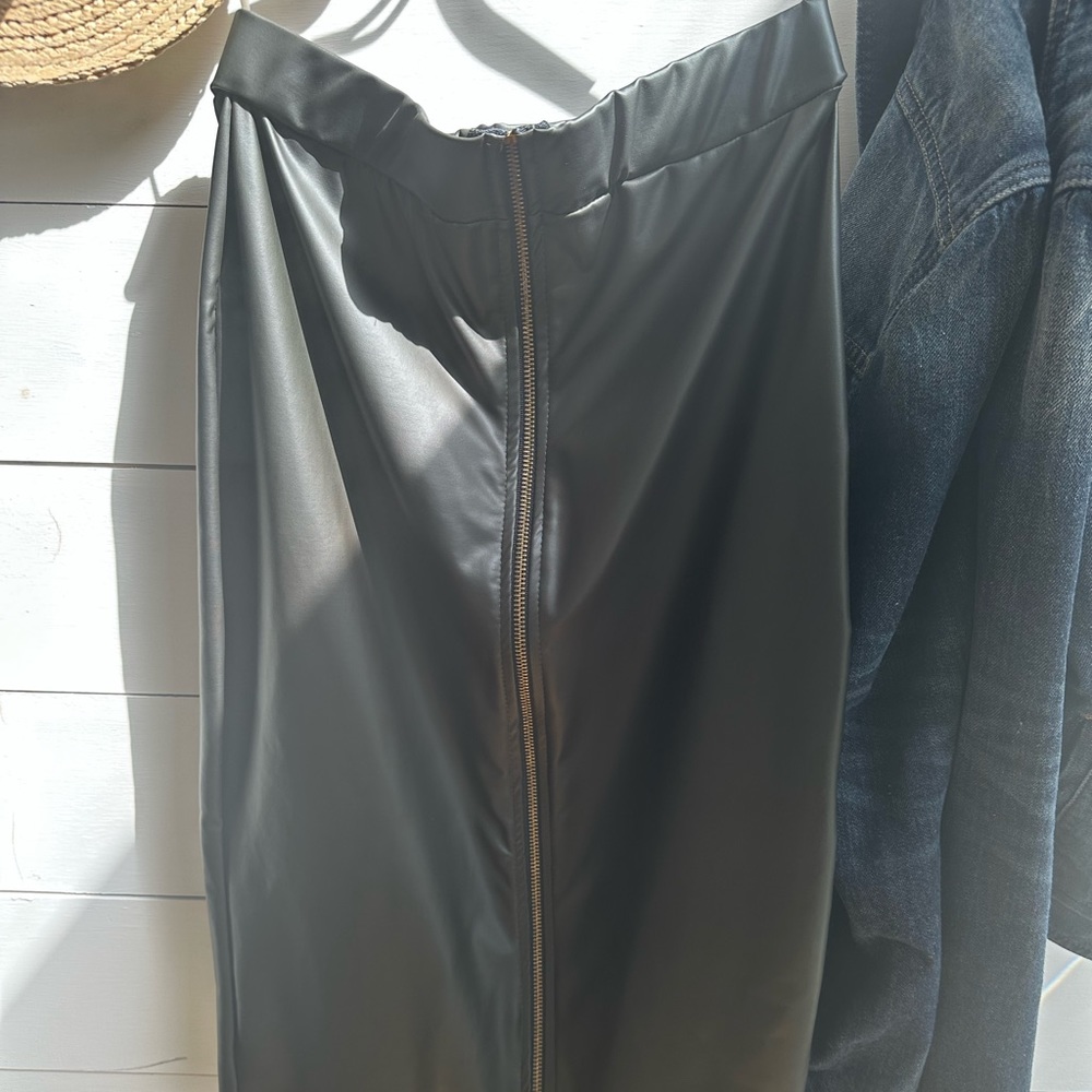 ❤️ Olive Leather Zipper High Waist Pencil Skirt - Picture 2 of 4
